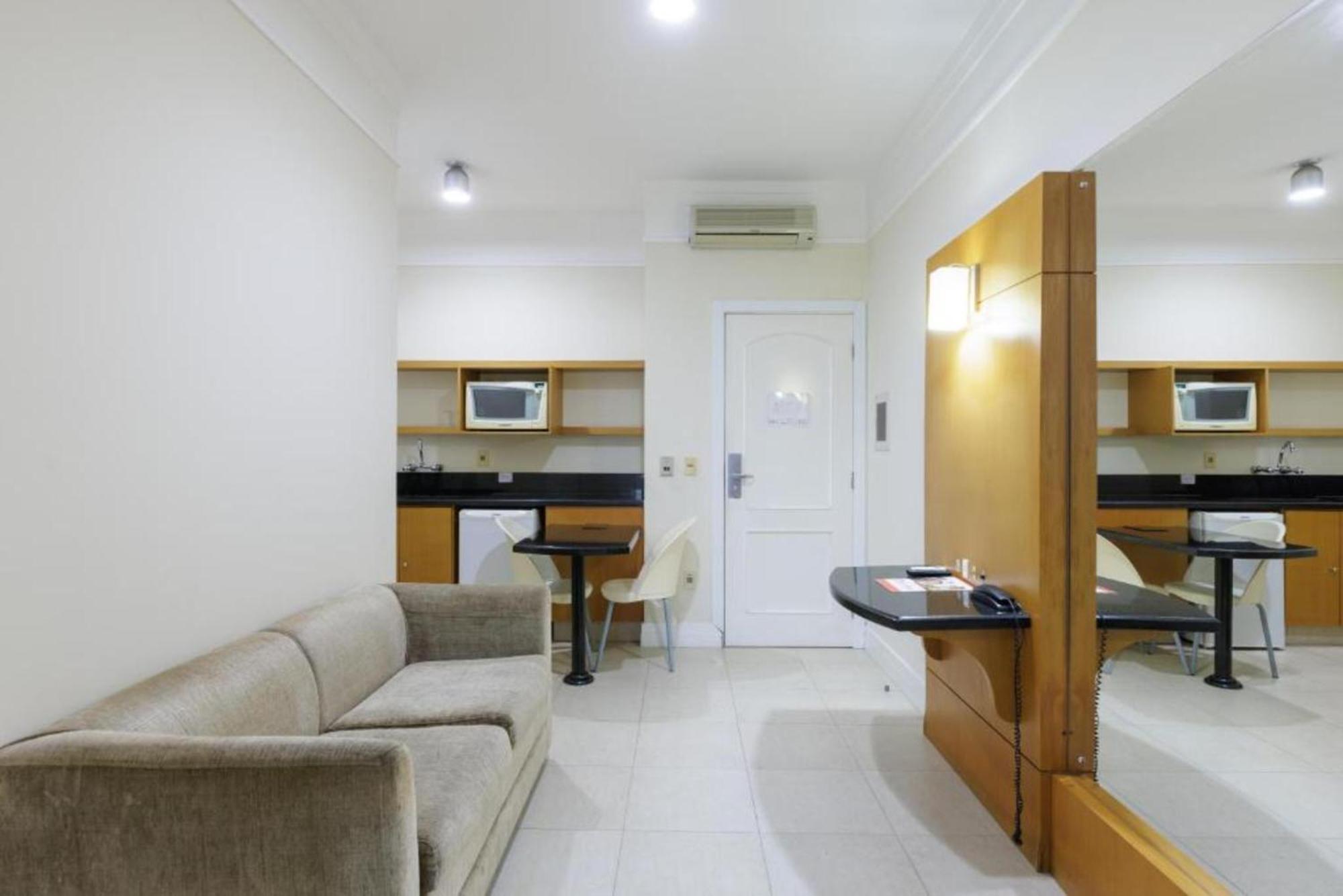 Le Village Flats E Hotel Жоинвили Экстерьер фото